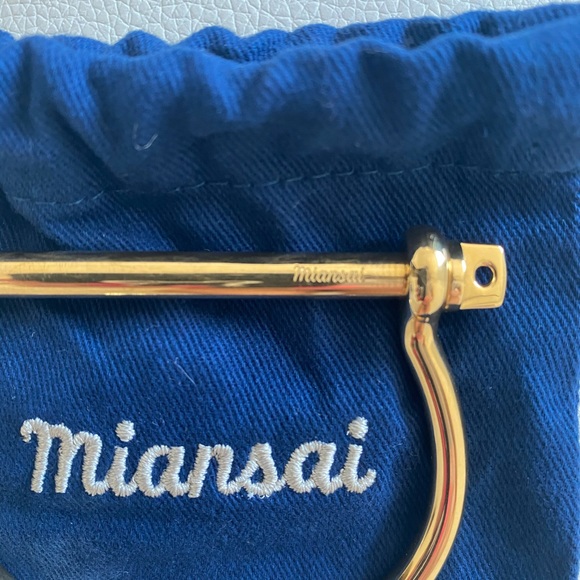 NWT! Miansai Unisex 18k Gold Plated Screw Cuff, Lg - Picture 5 of 9